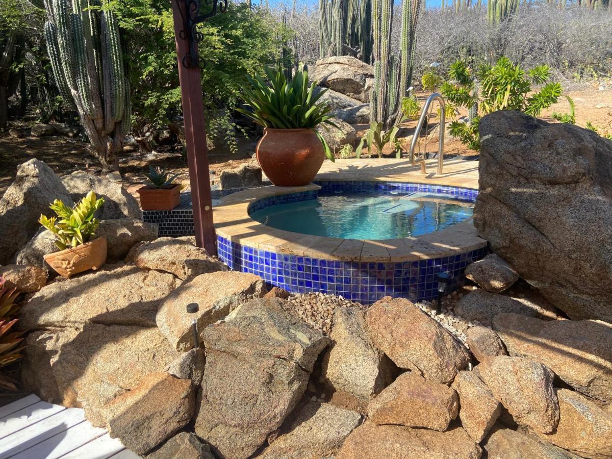 Cozy Studio With Private Spa Oranjestad Exterior foto